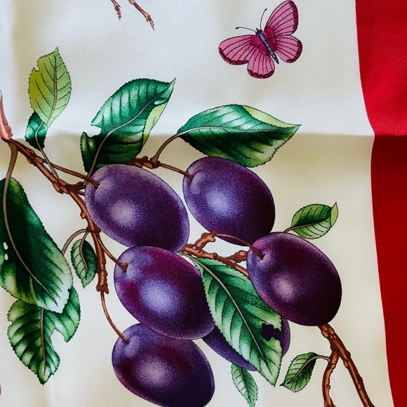 GUCCI V. ACCORNERO Silk Square Scarf 34x34 - Picture 7 of 11